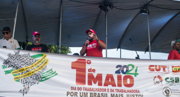 Ato em defesa dos trabalhadores e das trabalhadoras reúne milhares de pessoas em Goiânia